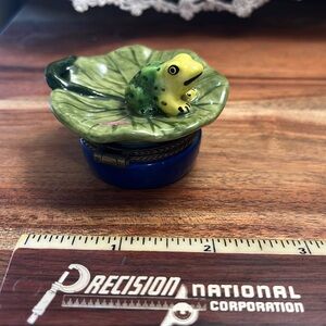 Little Frog trinket box with Lilly pad trinket good condition